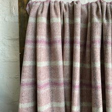 Load image into Gallery viewer, Winter Rose Wool