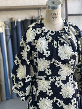 Load image into Gallery viewer, Paper Daisy