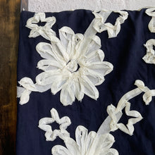 Load image into Gallery viewer, Paper Daisy