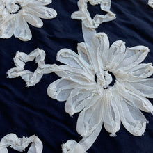 Load image into Gallery viewer, Paper Daisy