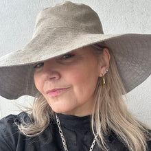 Load image into Gallery viewer, NaniIRO Yes in Taupe/Eggshell